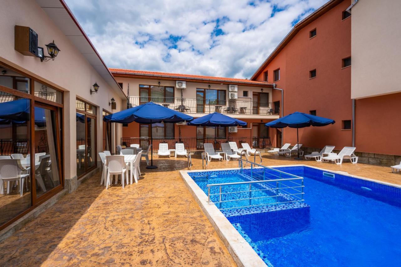 Family Hotel Preslav Dış mekan fotoğraf