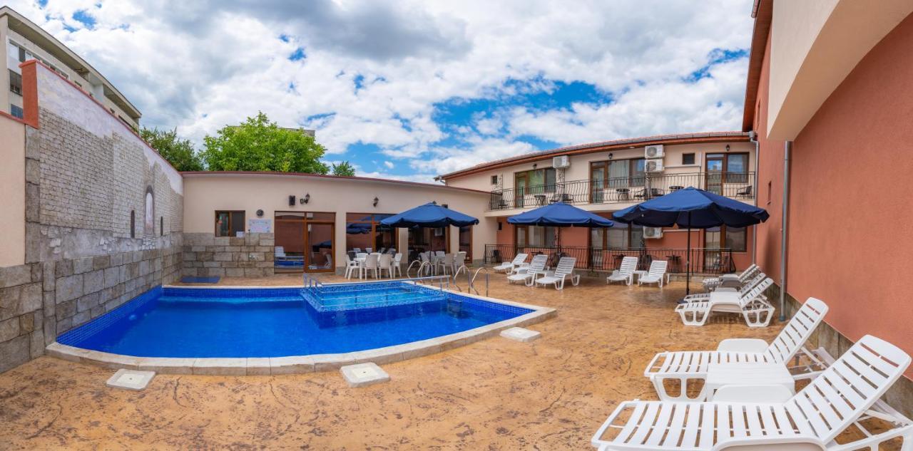 Family Hotel Preslav Dış mekan fotoğraf